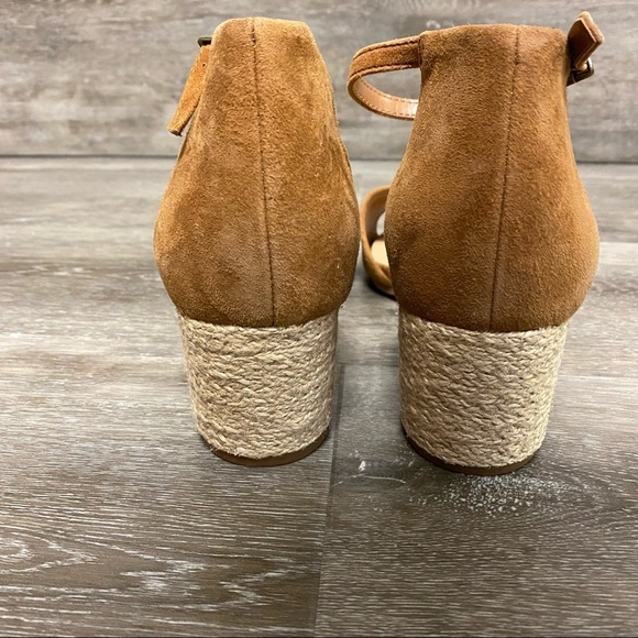 Bella Vita | Fable Quarterstrap Sandals In Biscuit Suede Size 7.5 WIDE NEW - Picture 5 of 9